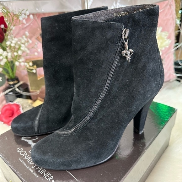 Authentic DONALD J. PLINER BLACK SUEDE DUGAN BOOTS BOOTIES SIZE 6 M - Picture 2 of 7